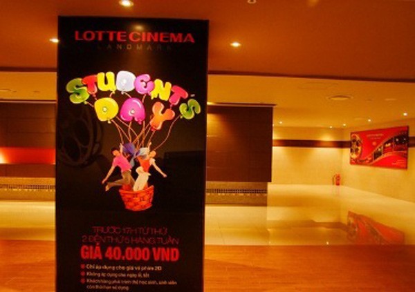 Để lôi cuốn khán giả, Lotte Cinema Landmark – Keangnam còn có chương trình khuyến mãi dành cho học sinh, sinh viên. Nhờ vậy, Lotte Cinema Landmark – Keangnam đang được khán giả rất ưa chuộng. Tuy nhiên, số lượng phim chiếu chưa nhiều.